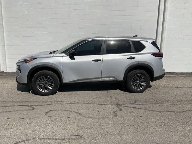 Used 2024 Nissan Rogue S image 27