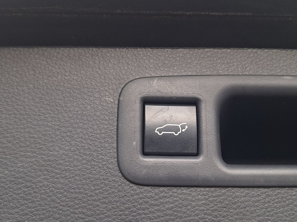 Used 2023 Toyota Highlander XLE AWD/4WD image 27