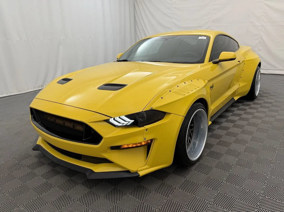 Used 2018 Ford Mustang GT Premium w/ GT Performance Package RWD image 2