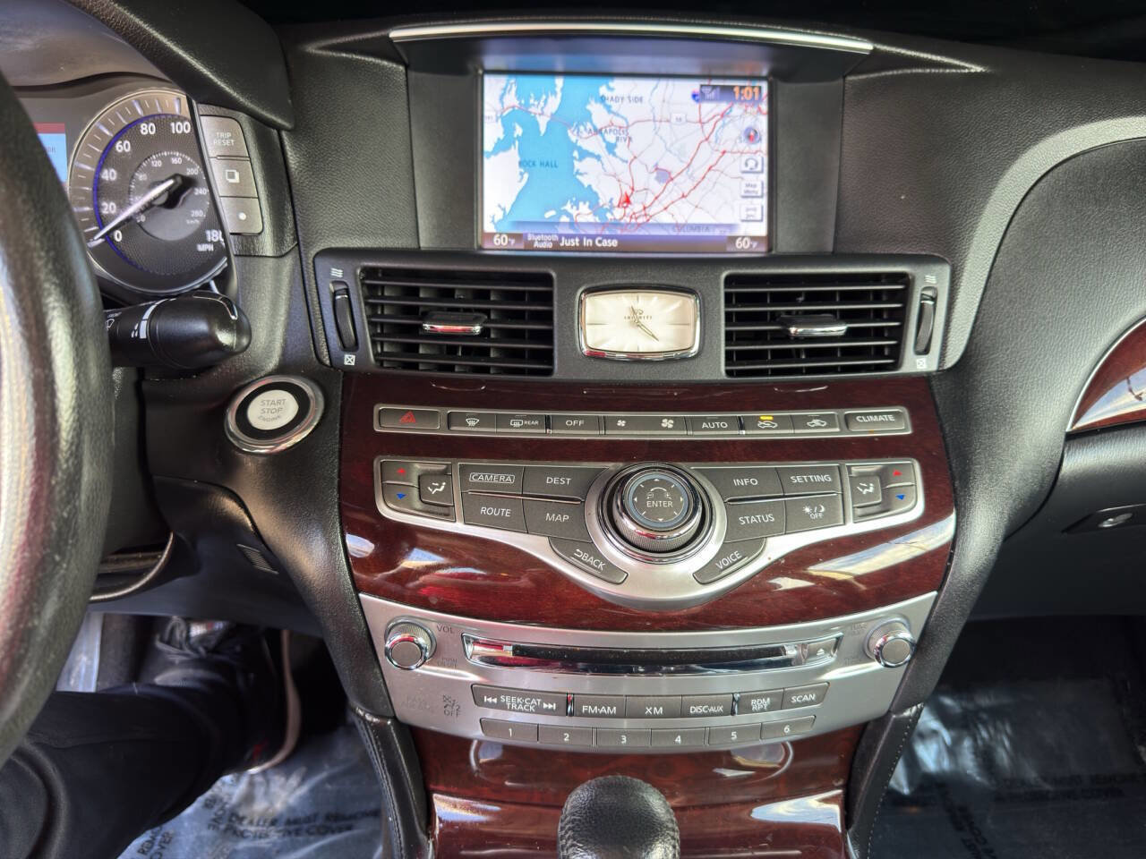 Used 2015 INFINITI Q70 3.7 image 17