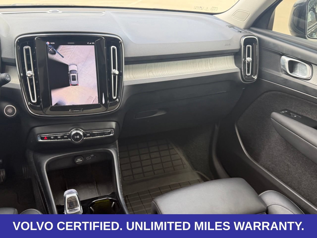 Certified 2026 Volvo XC40 B5 Plus AWD/4WD image 14