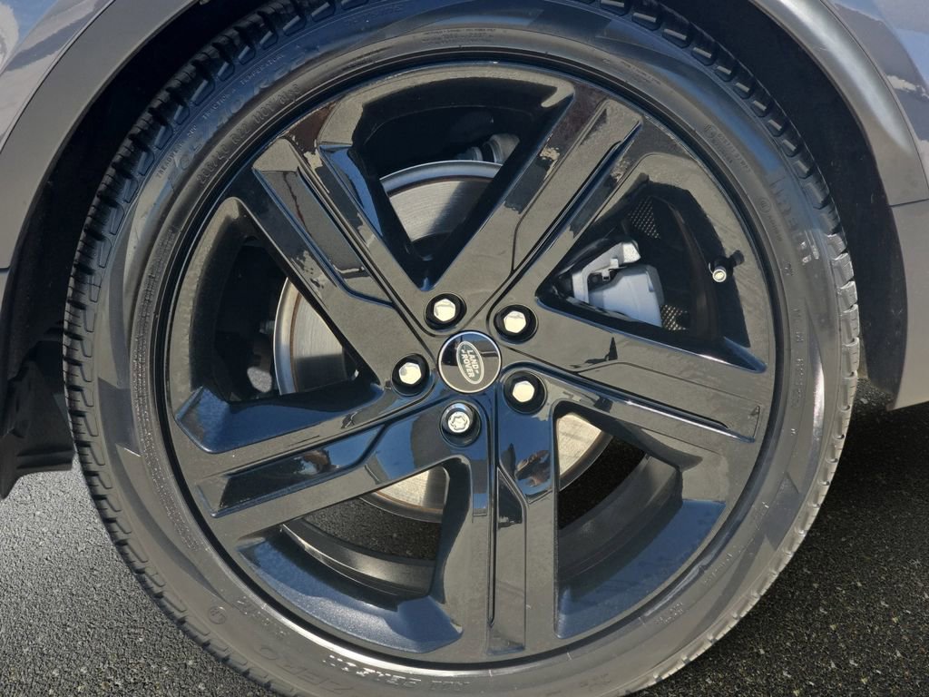 Certified 2025 Land Rover Discovery S image 36