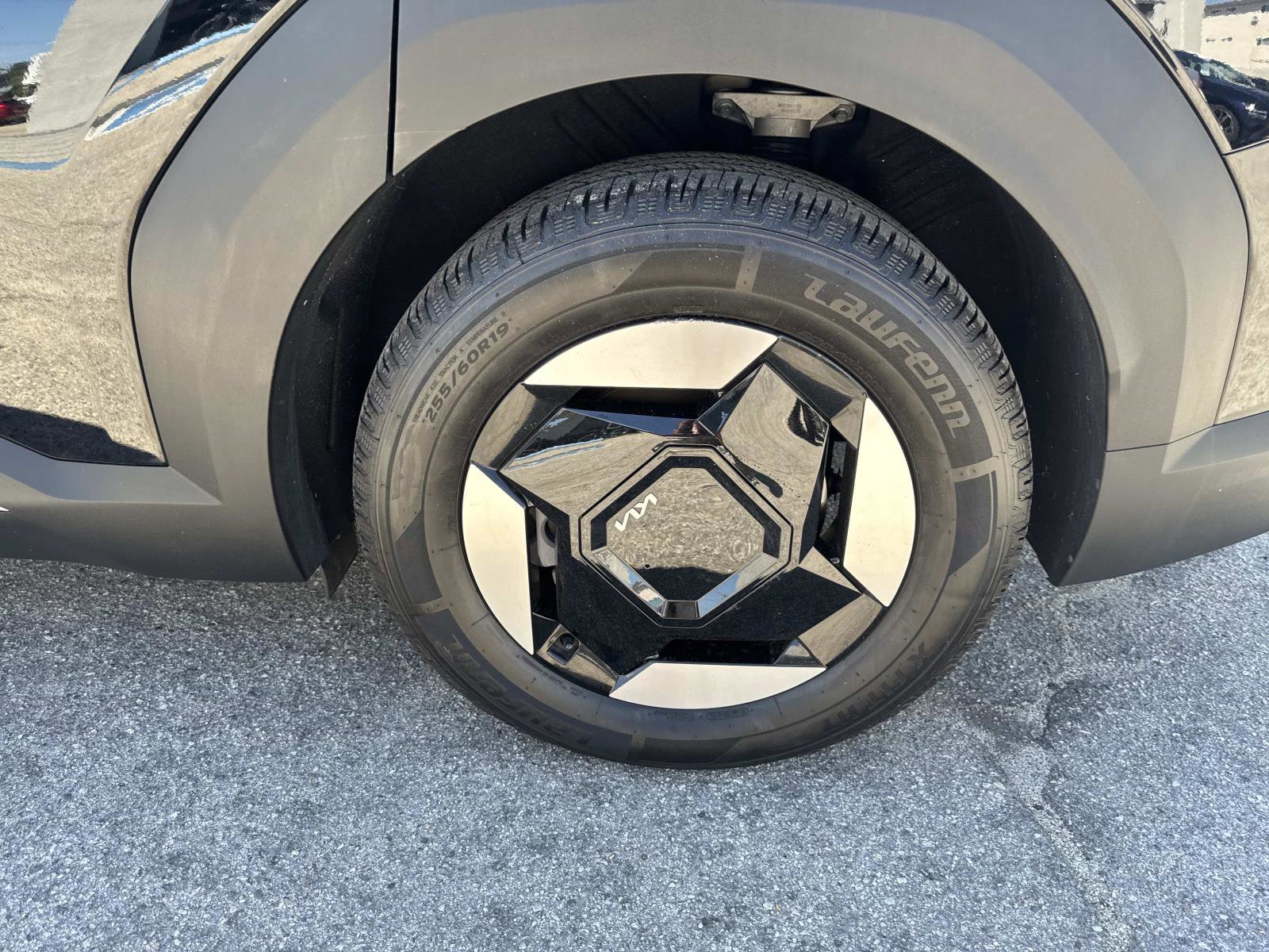 Used 2024 Kia EV9 Wind image 7