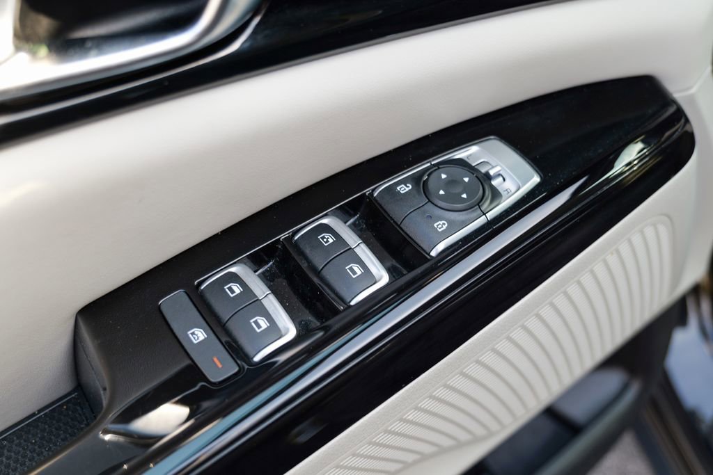 Used 2024 Kia Carnival EX image 18