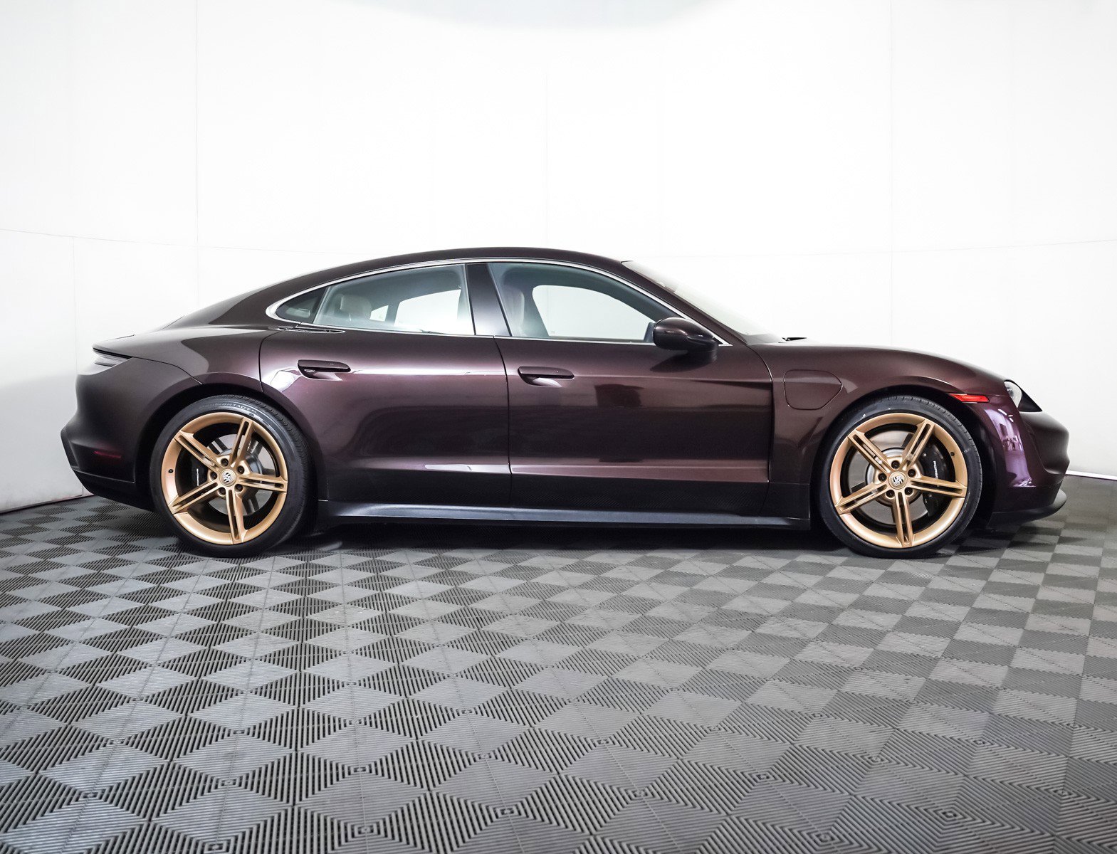 Certified 2022 Porsche Taycan 4S image 9