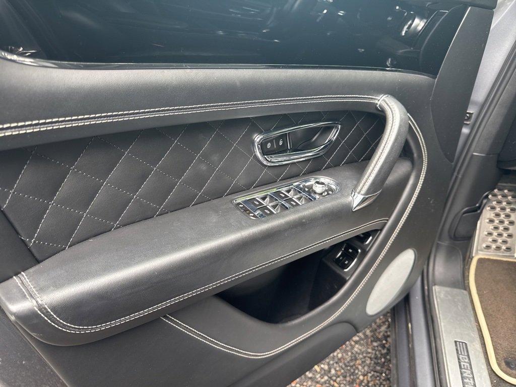 Used 2018 Bentley Bentayga Activity image 19