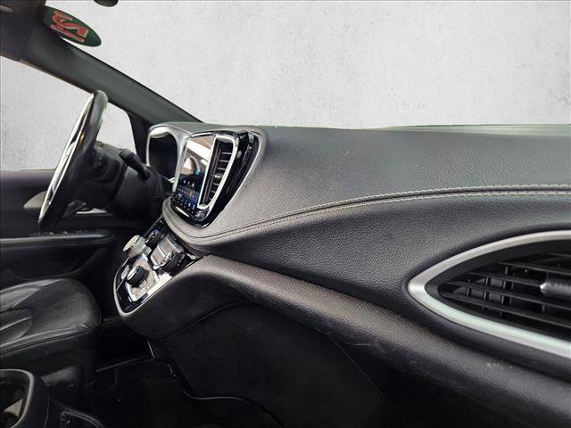 Used 2021 Chrysler Pacifica Touring-L w/ S Appearance Package FWD image 23