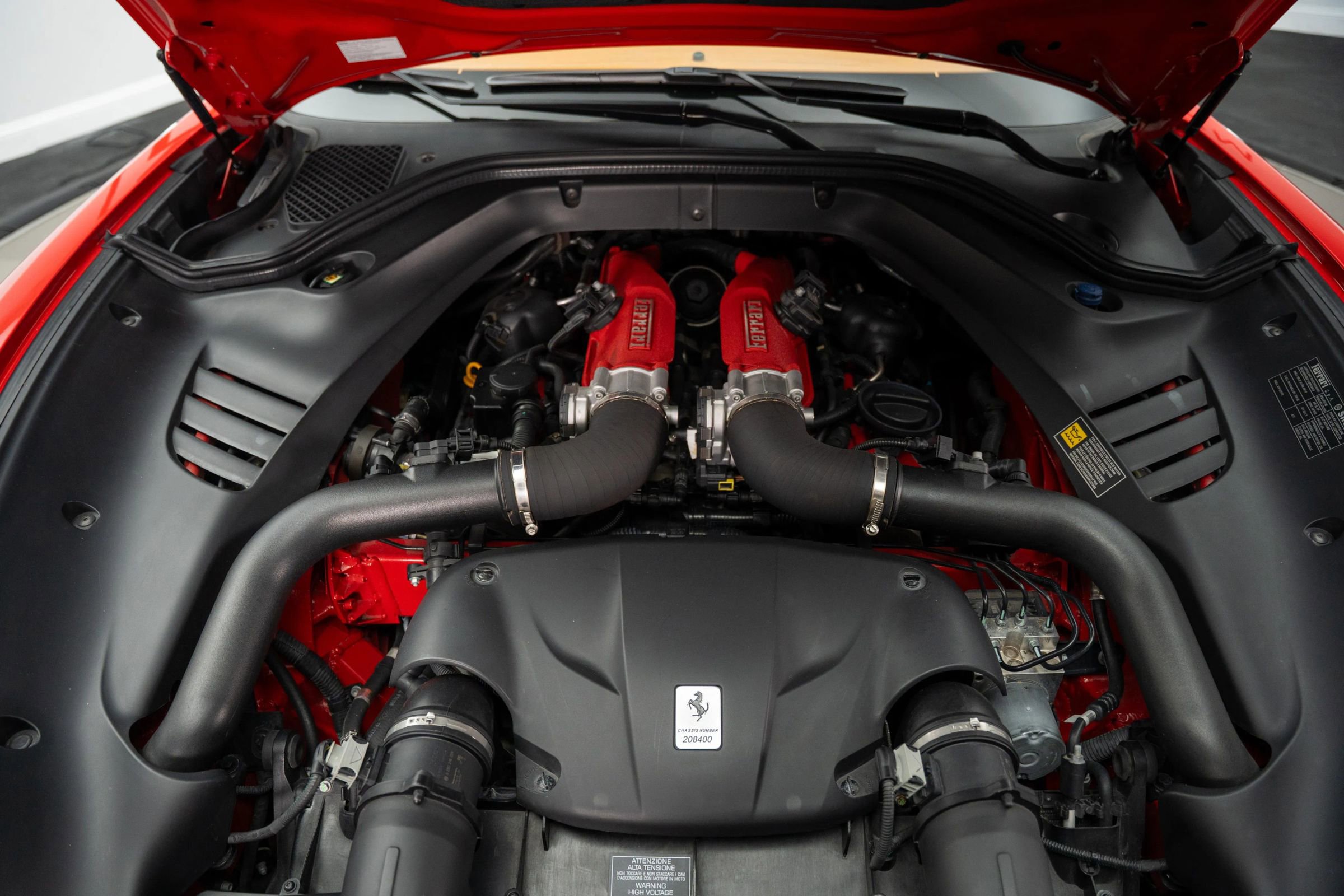 Used 2015 Ferrari California T image 16