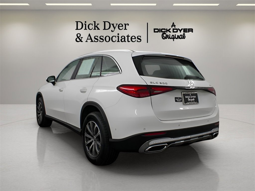 Used 2024 Mercedes-Benz GLC 300 4MATIC image 5