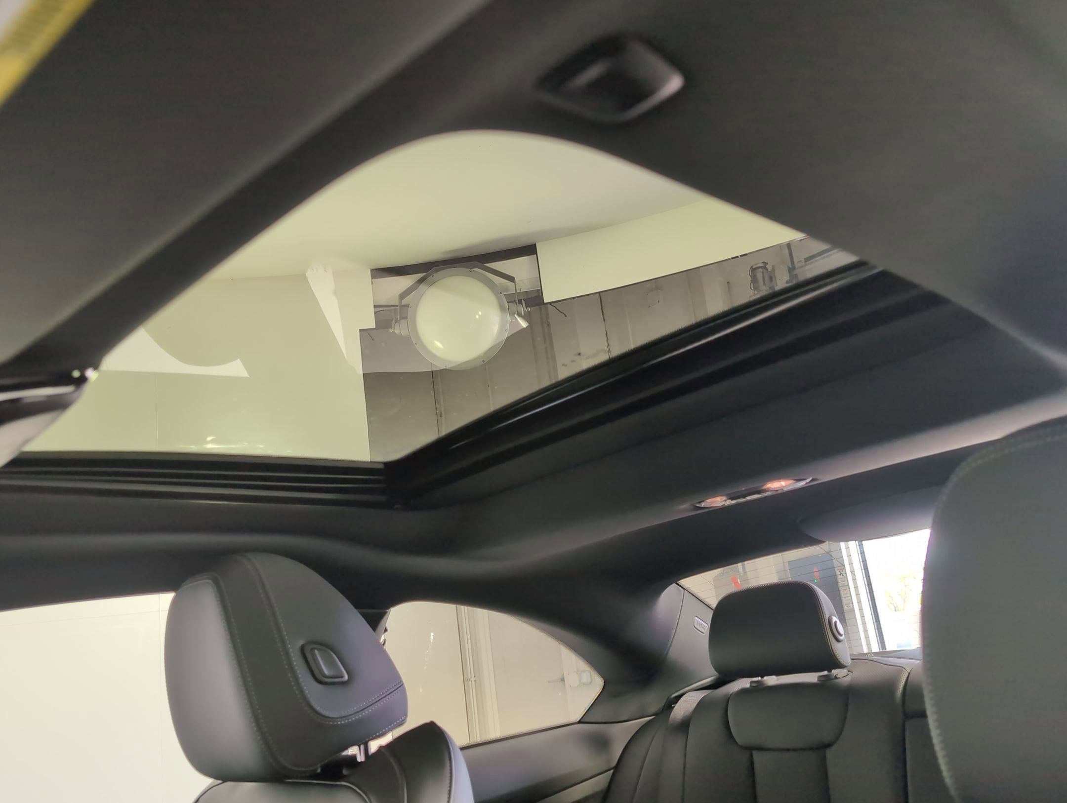 Used 2025 BMW 230i Coupe w/ Convenience Package image 12