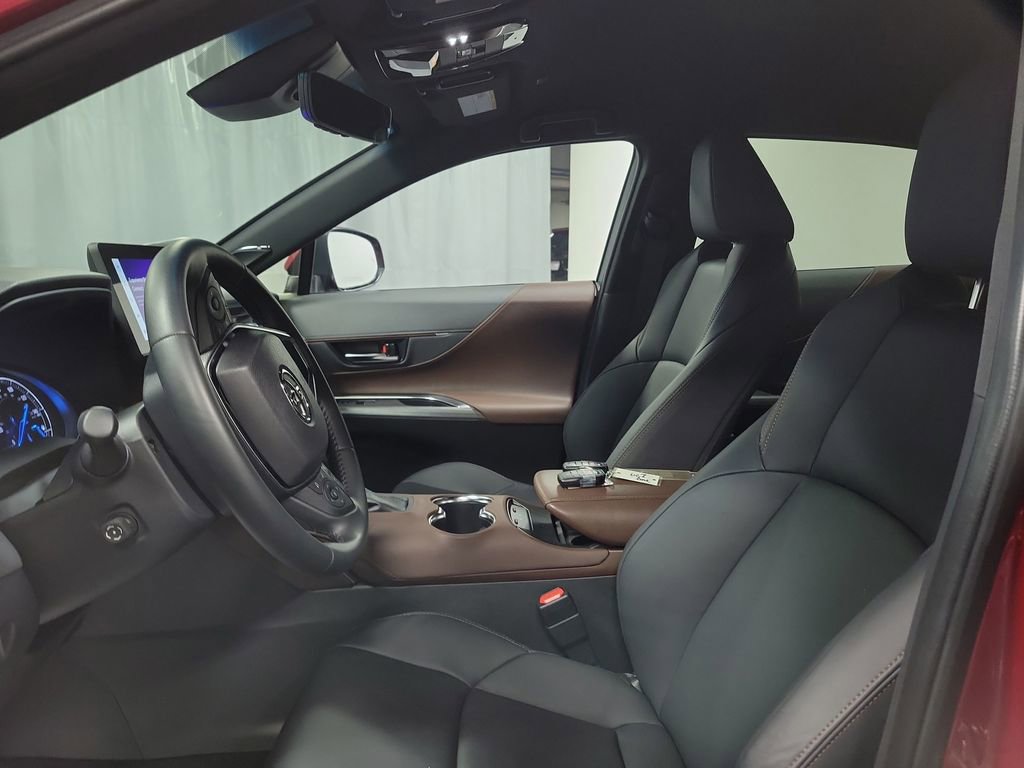 Used 2024 Toyota Venza XLE image 13