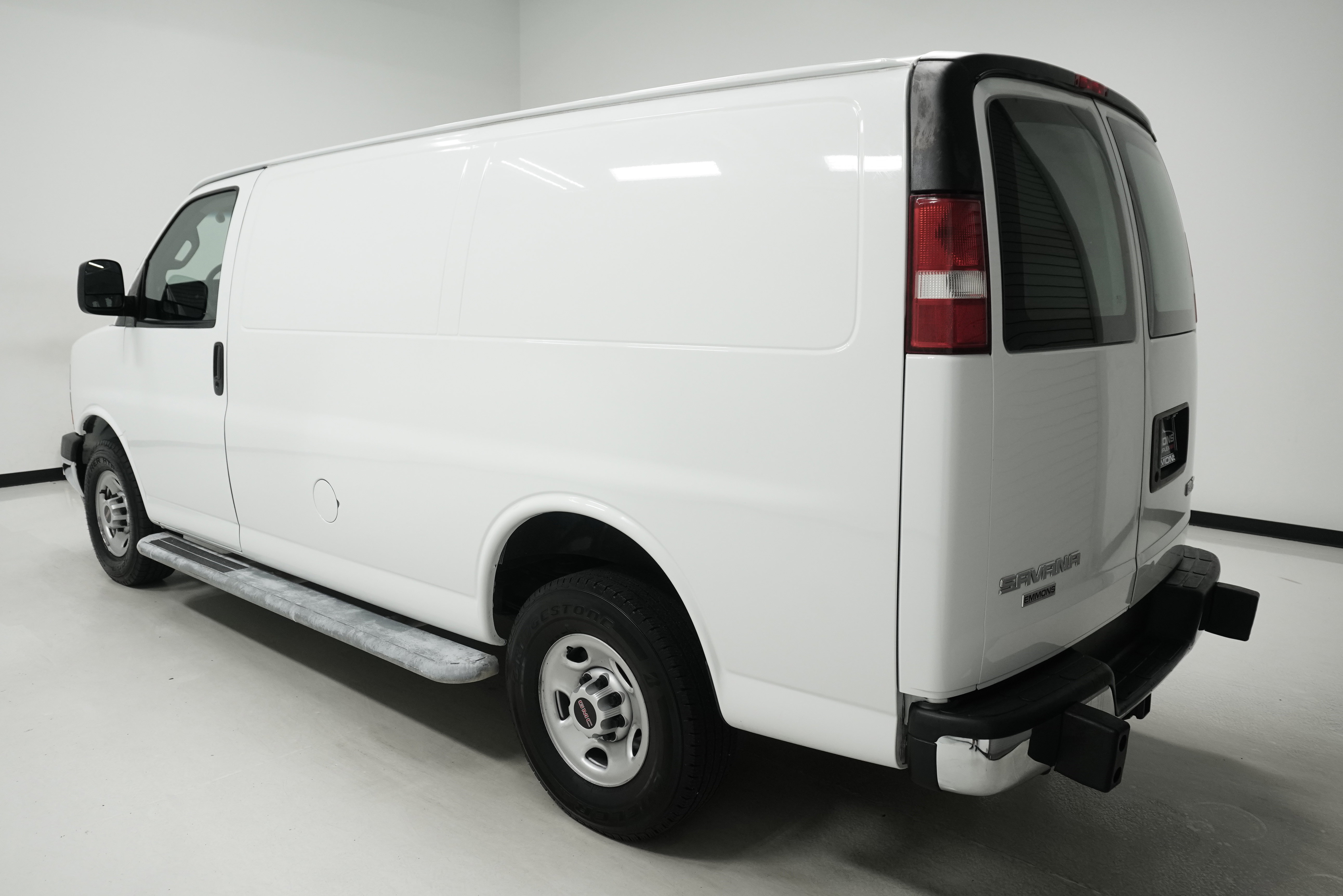 Used 2017 GMC Savana 2500 image 5