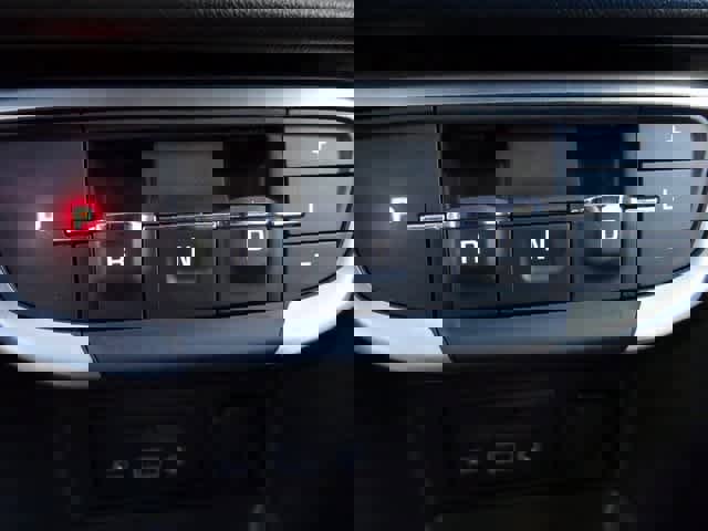 Used 2024 GMC Terrain SLT image 28