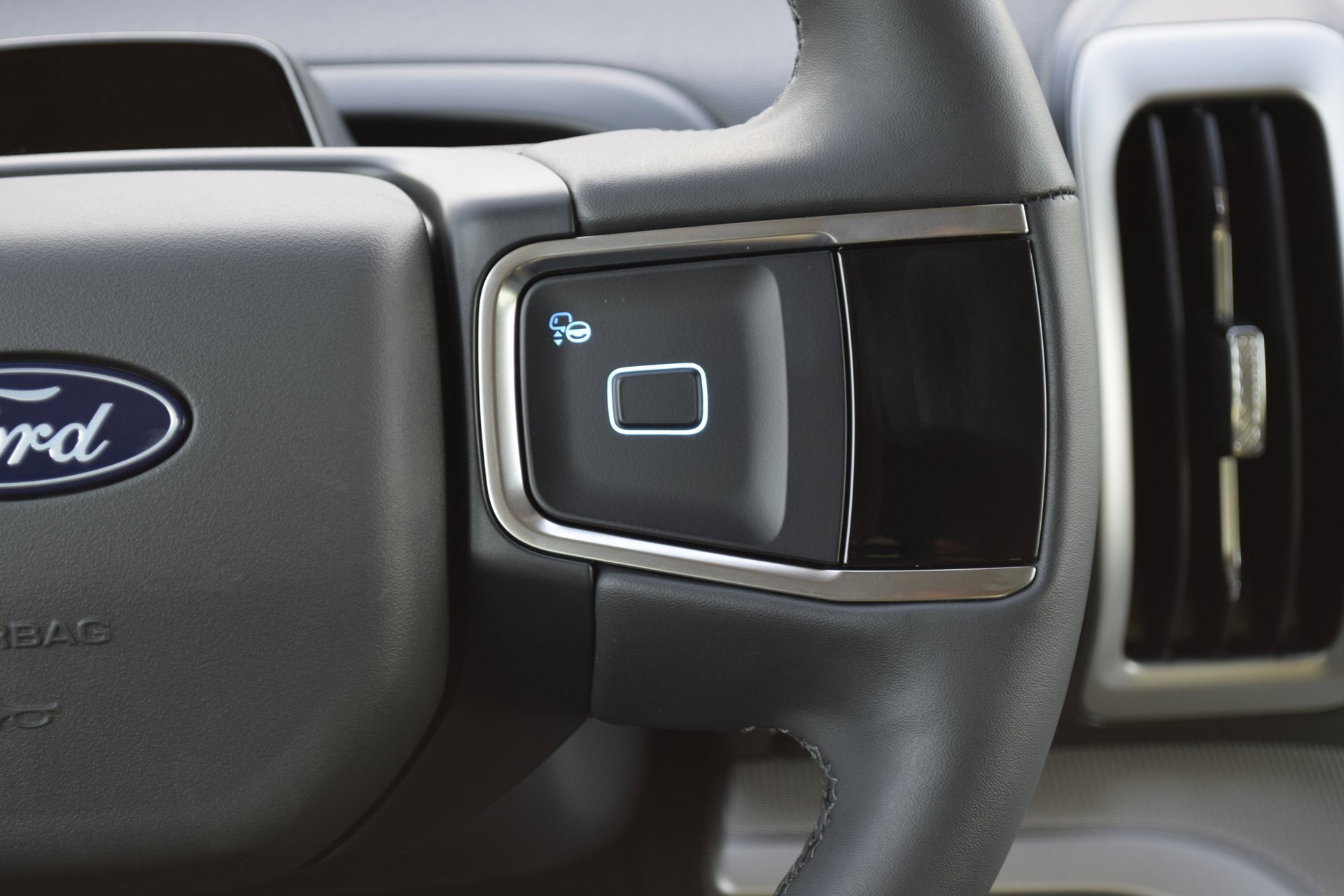 New 2025 Ford Expedition Active image 10