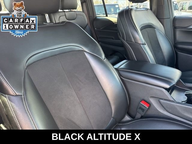 Used 2024 Jeep Grand Cherokee Altitude image 24