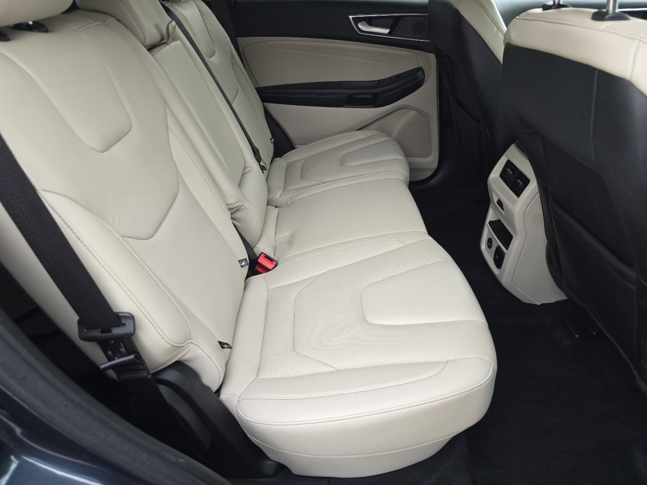 Used 2022 Ford Edge Titanium w/ Equipment Group 301A image 21