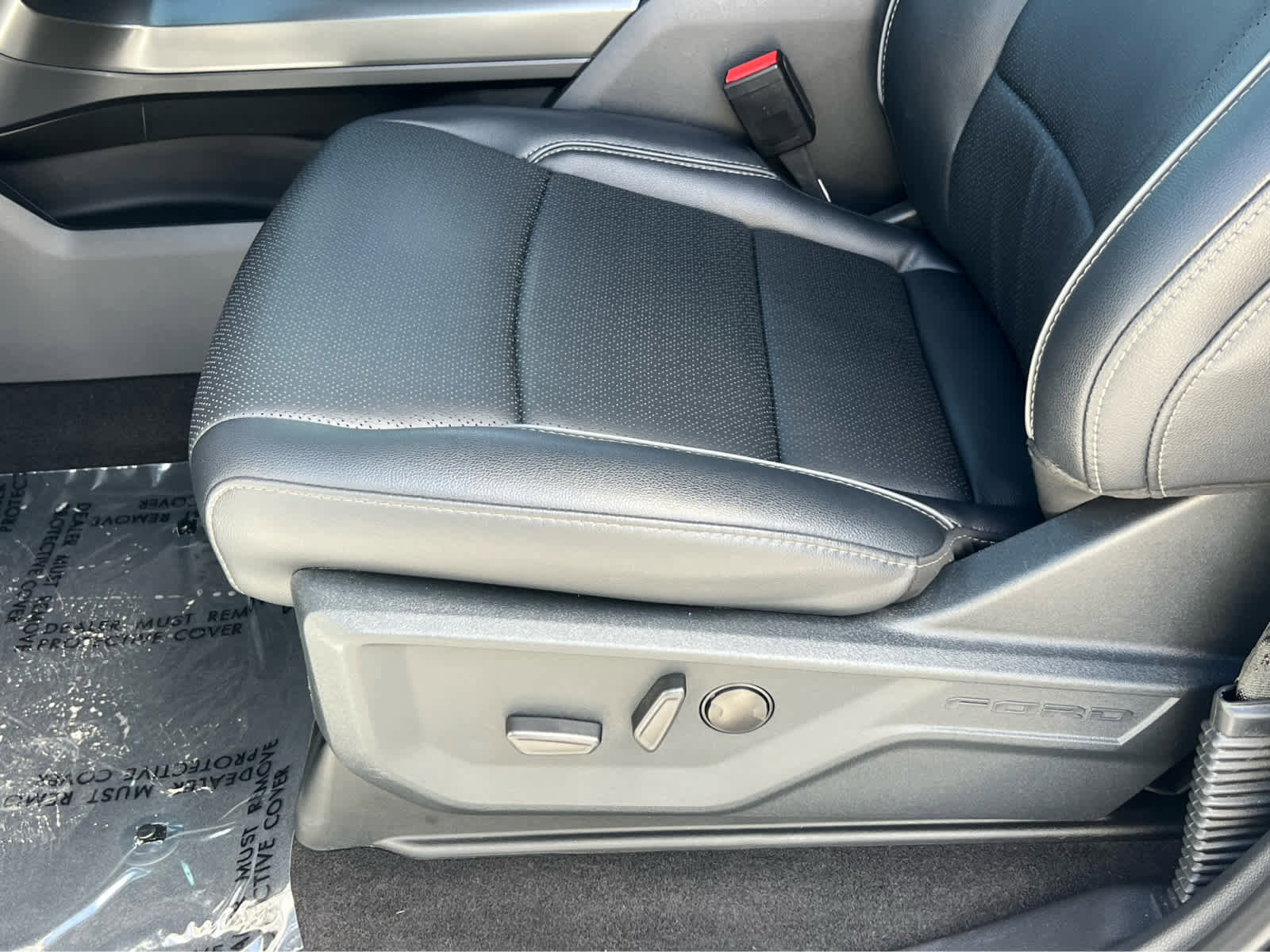 Certified 2025 Ford F150 Lariat w/ Equipment Group 501A Mid AWD/4WD image 31