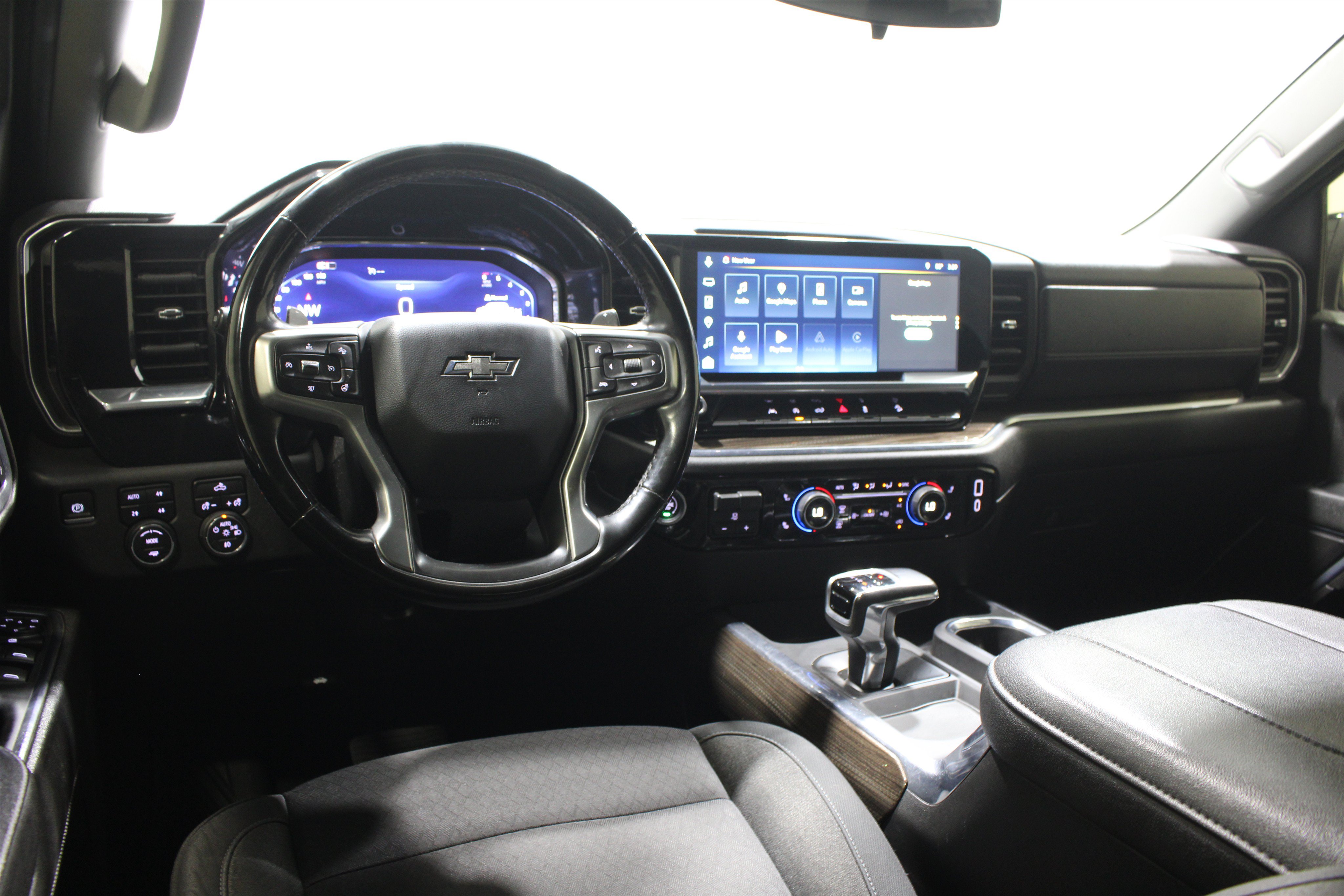 Used 2024 Chevrolet Silverado 1500 RST AWD/4WD image 2