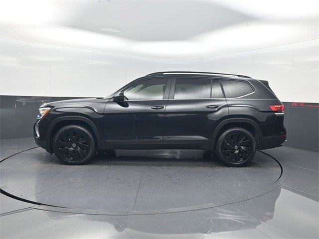 Used 2024 Volkswagen Atlas SE image 2