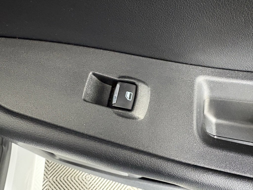 Used 2022 Ford Edge SEL image 46