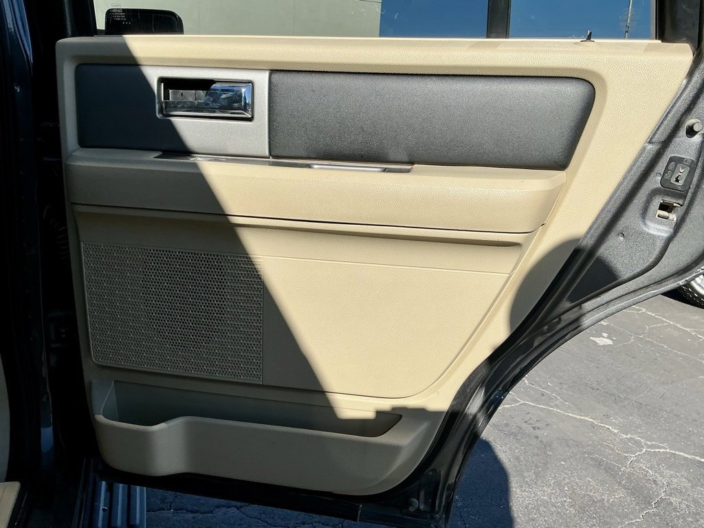 Used 2015 Ford Expedition XLT w/ Equipment Group 202A image 25