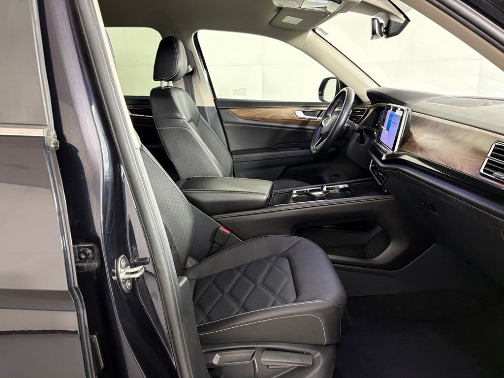 Used 2025 Volkswagen Atlas SE FWD image 43