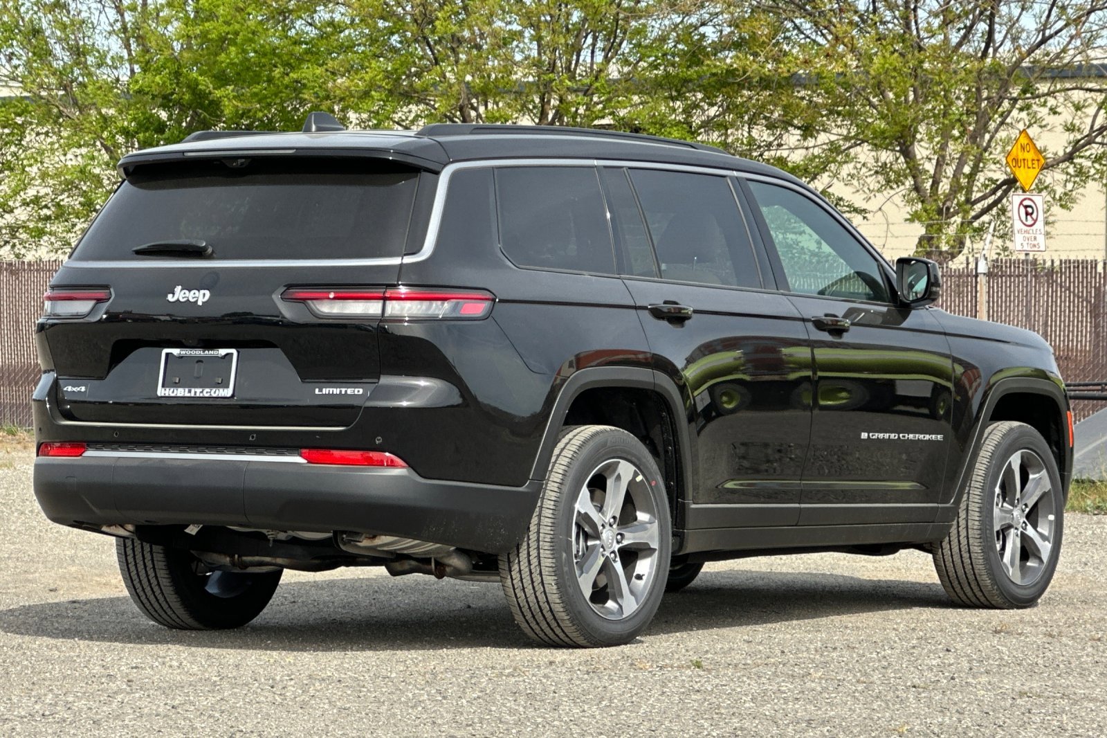 New 2026 Jeep Grand Cherokee L Limited AWD/4WD image 3