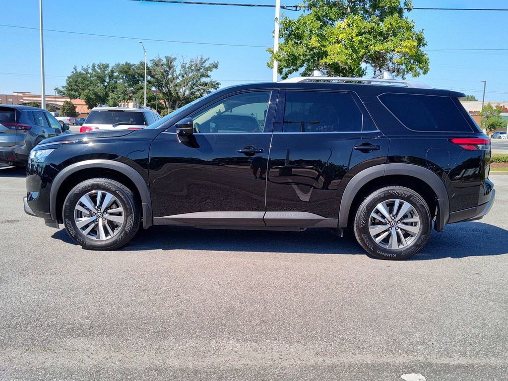 Used 2024 Nissan Pathfinder SL image 3