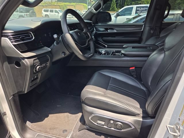 Used 2023 Jeep Wagoneer L Series III w/ Premium Group I AWD/4WD image 4