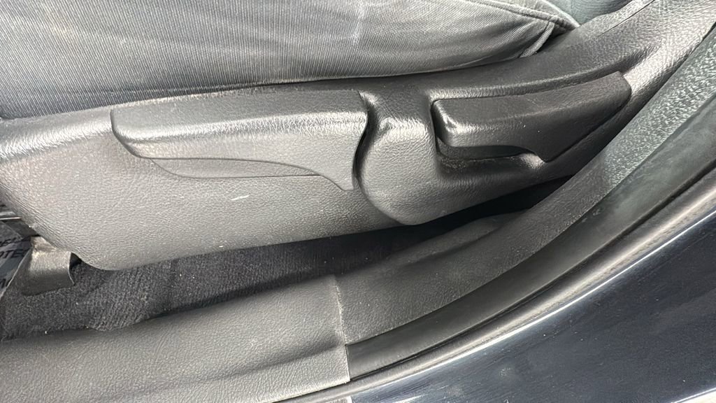 Used 2013 Kia Sorento LX w/ Third Row Pkg image 11