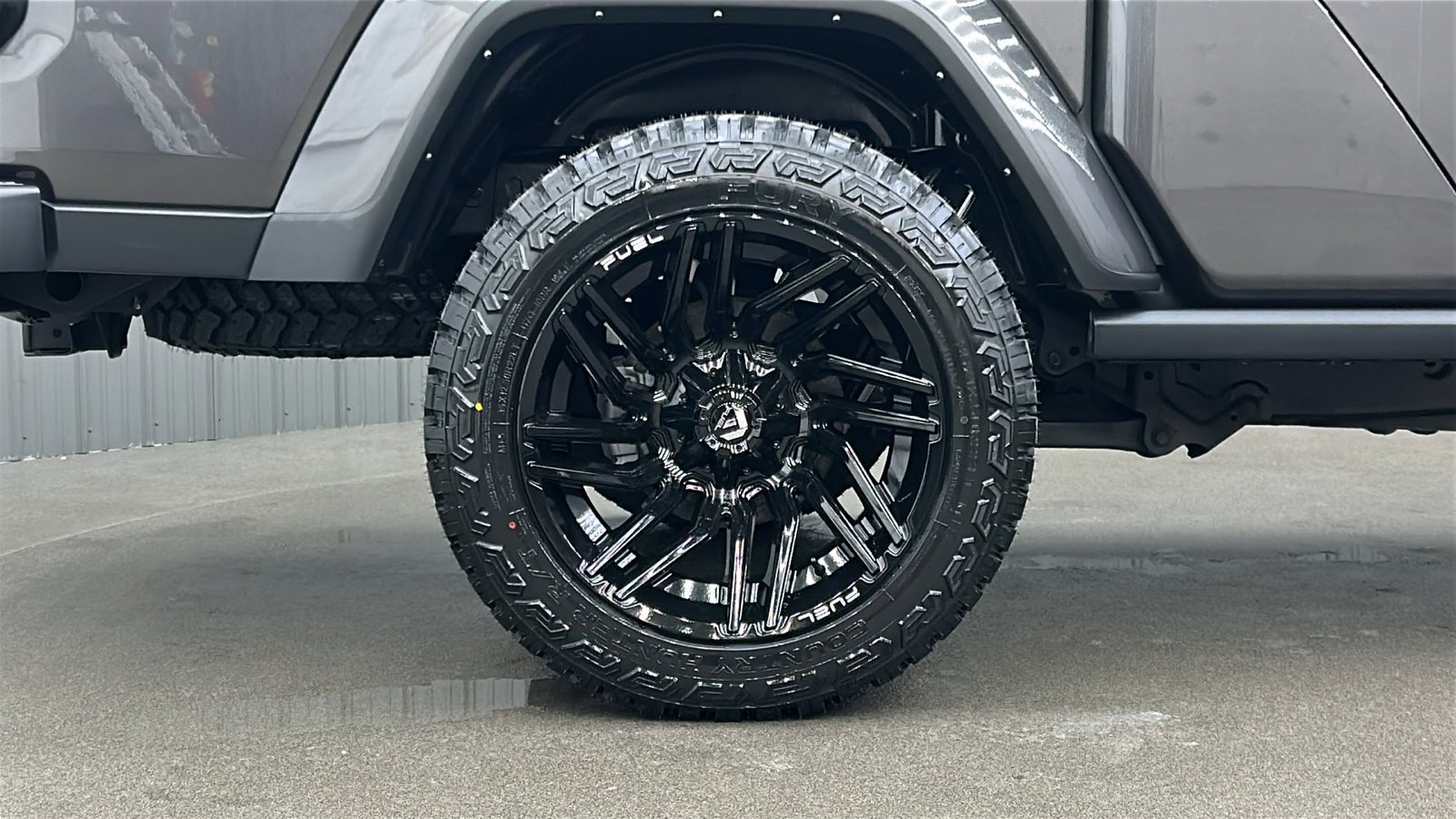 Used 2024 Jeep Gladiator Willys image 12