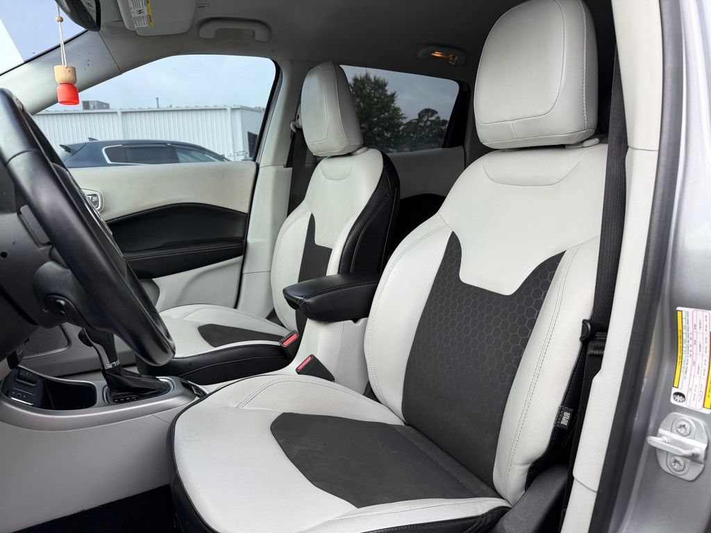 Used 2018 Jeep Compass Latitude w/ Popular Equipment Group FWD image 5