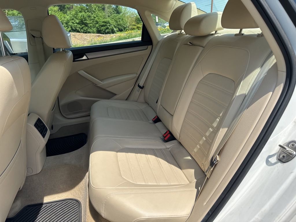 Used 2015 Volkswagen Passat 1.8T SE FWD image 6