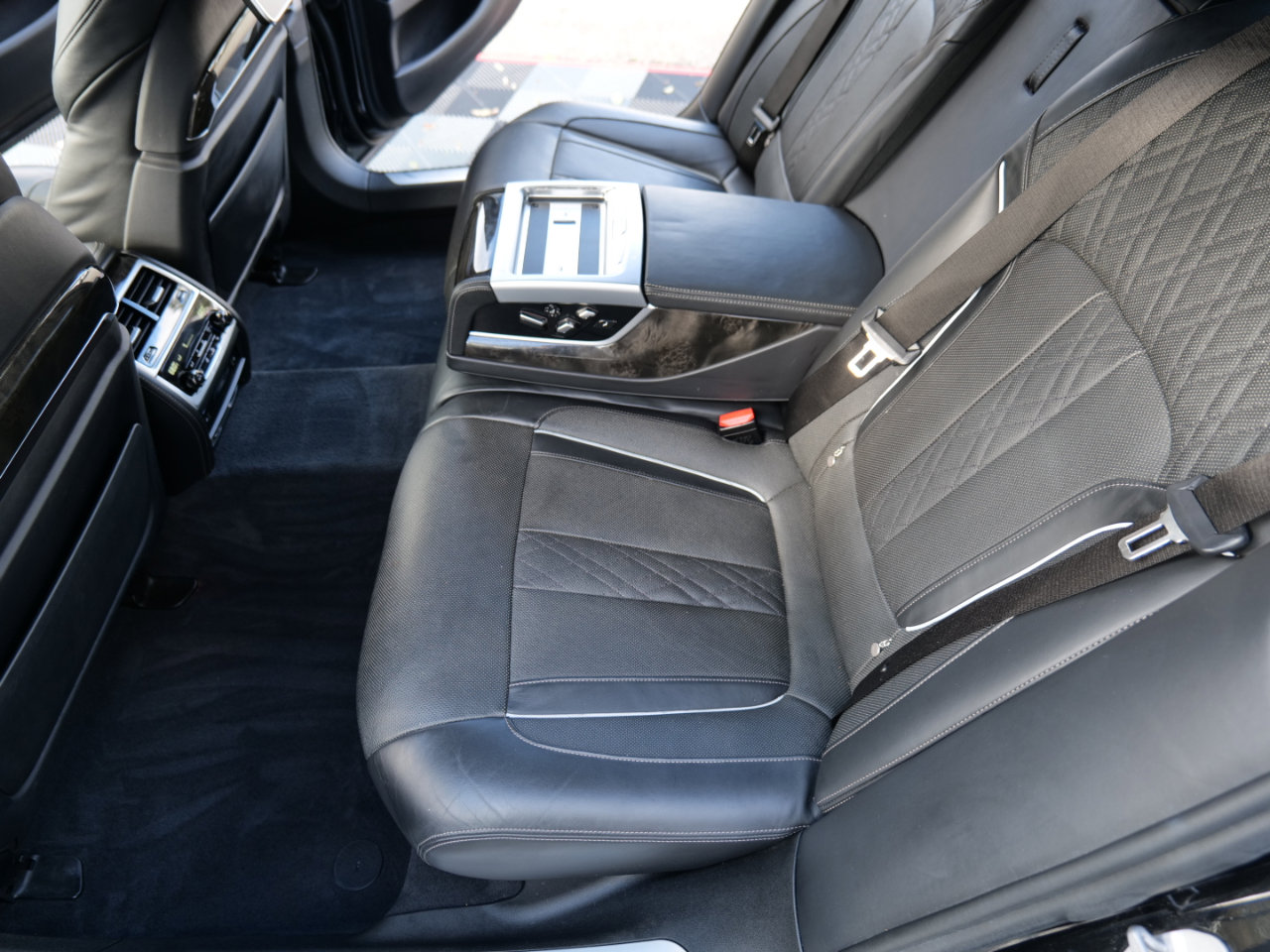 Used 2018 BMW M760i xDrive image 47