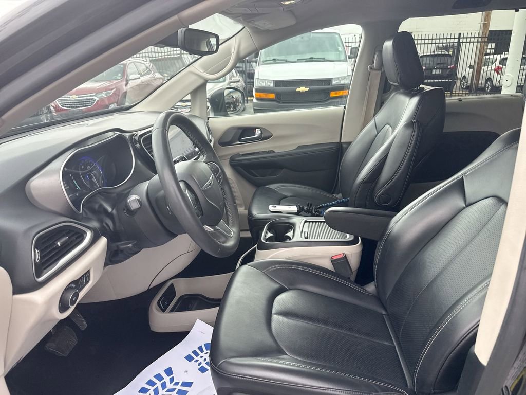 Used 2023 Chrysler Pacifica Touring-L FWD image 22