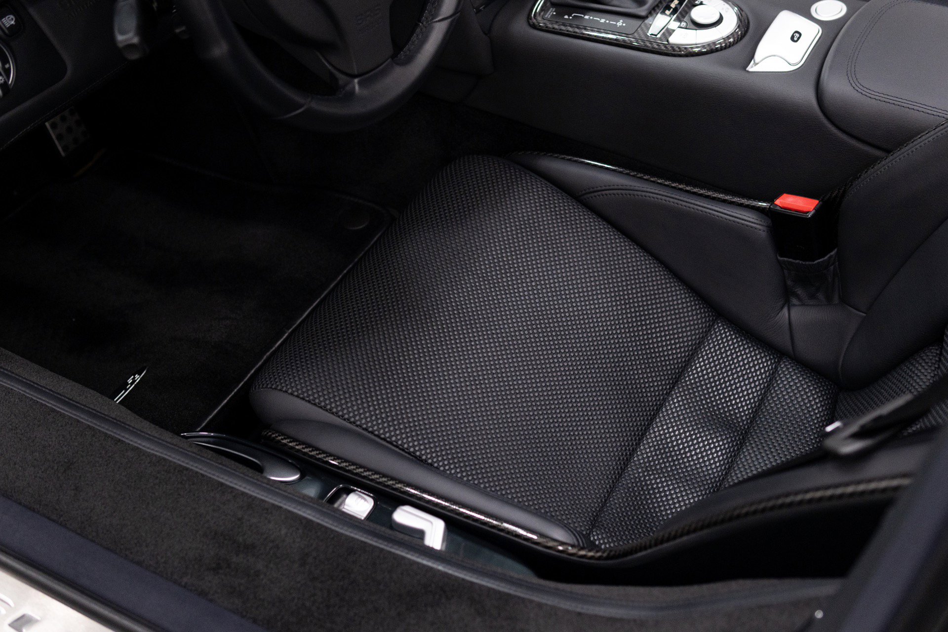 Used 2009 Mercedes-Benz SLR image 35