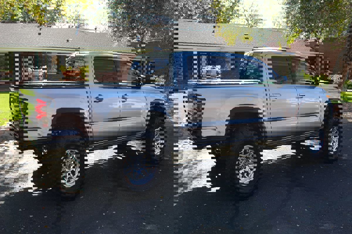 Used 2017 Toyota Tacoma TRD Off-Road image 46