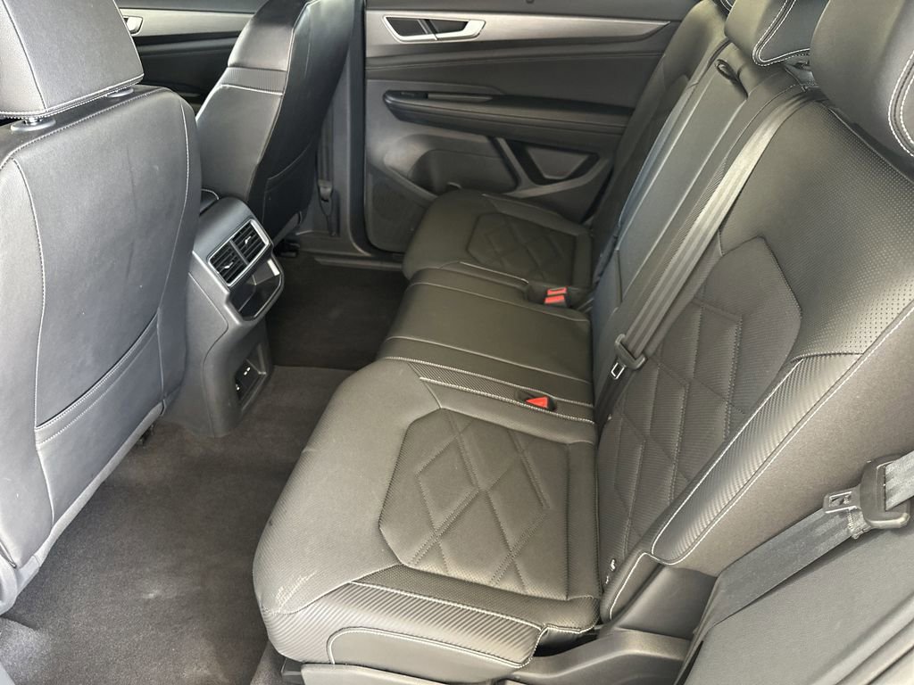 Used 2025 Volkswagen Atlas Cross Sport SE FWD image 29