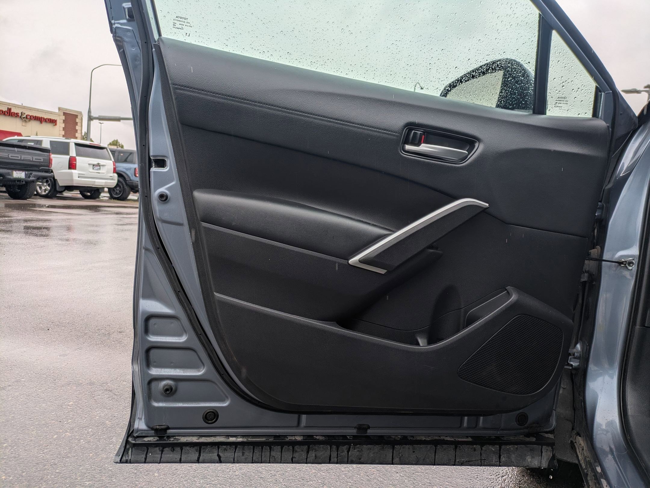 Used 2022 Toyota Corolla Cross XLE w/ Convenience Package AWD/4WD image 15