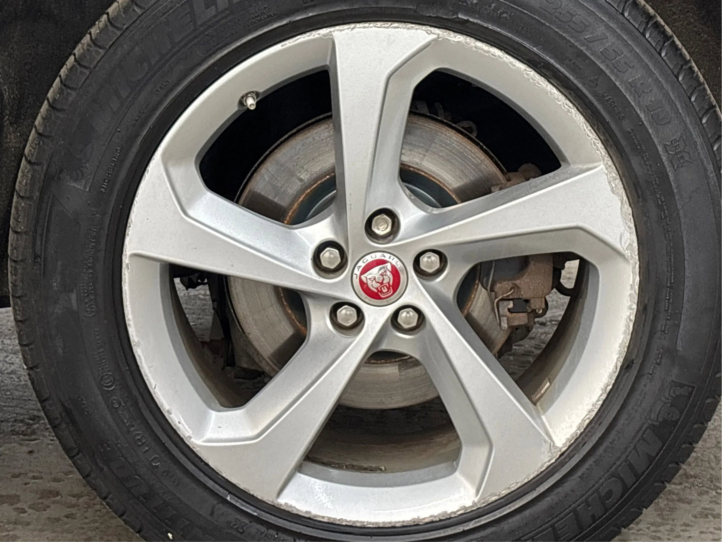 Used 2018 Jaguar F-PACE Premium image 31