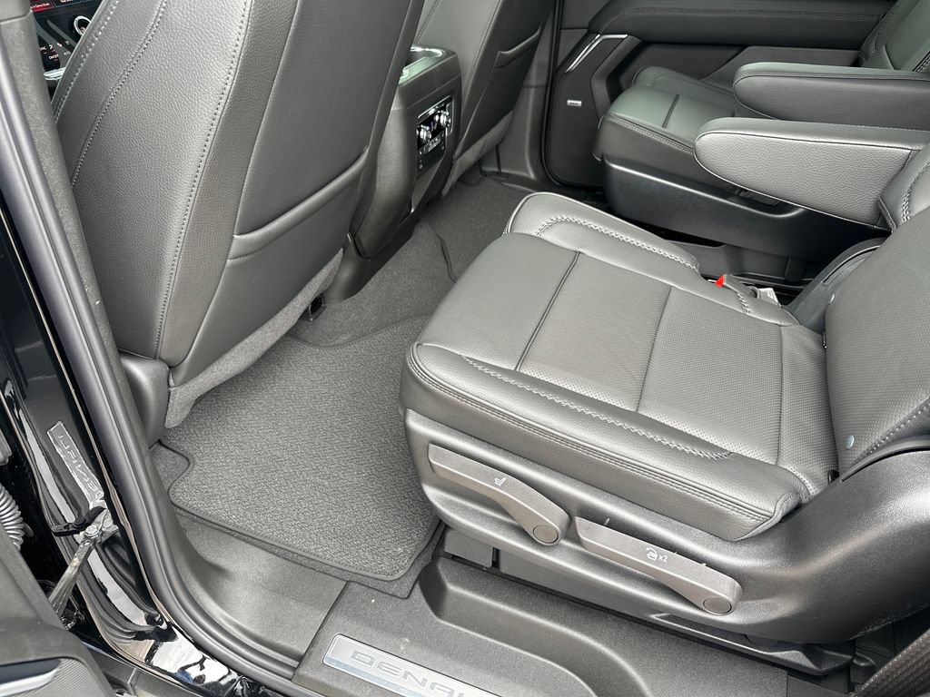 New 2026 GMC Yukon Denali w/ Sun & Power Step Package AWD/4WD image 39