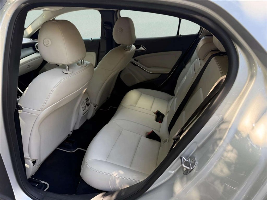 Used 2019 Mercedes-Benz GLA 250 4MATIC image 15