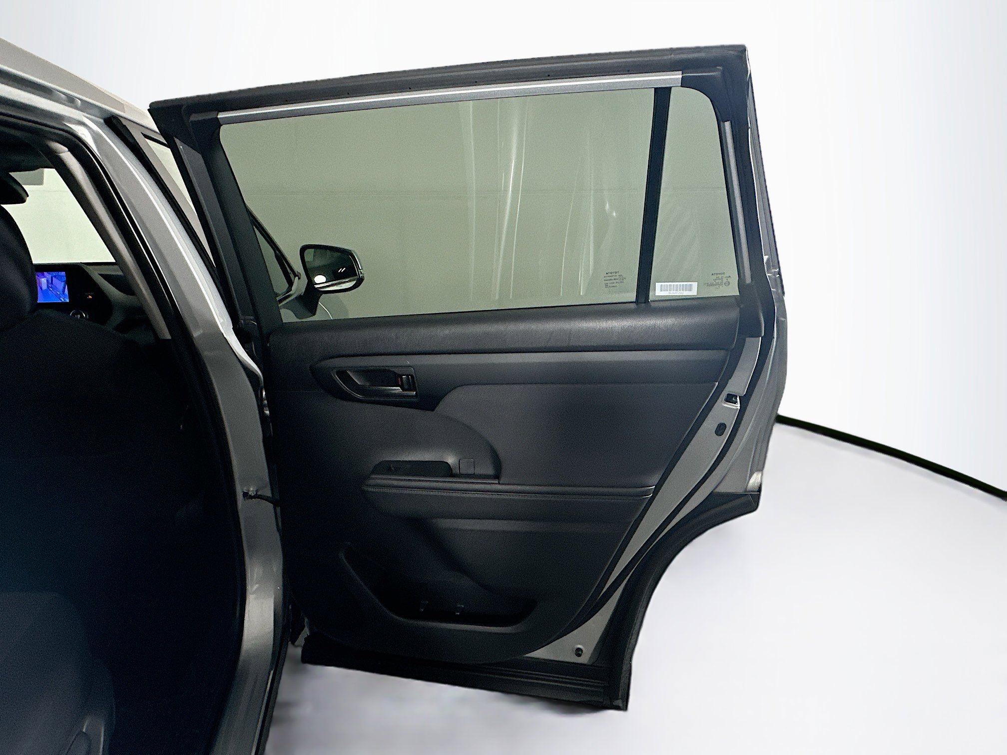 Used 2024 Toyota Highlander LE image 31
