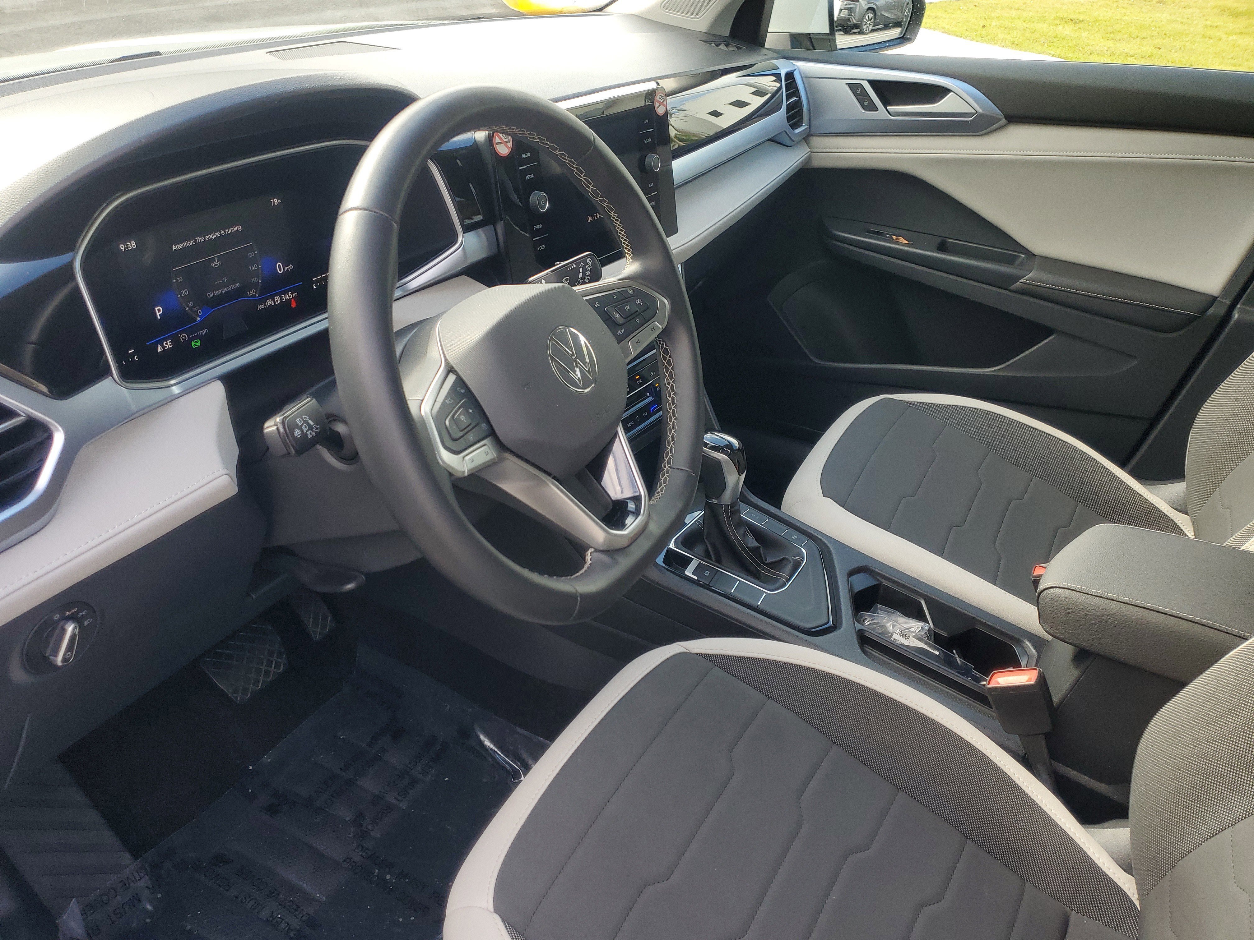 Used 2025 Volkswagen Taos SE FWD image 15