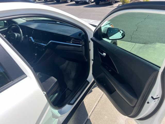 Used 2022 Kia Niro Touring Special Edition FWD image 27