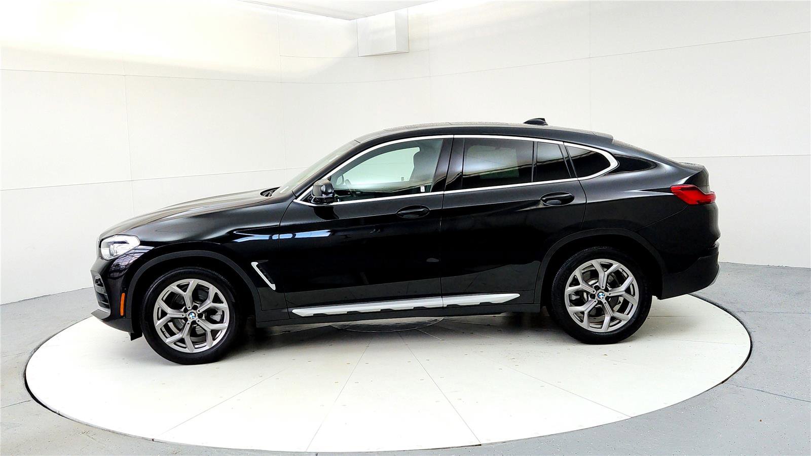 Used 2020 BMW X4 xDrive30i w/ Premium Package image 3
