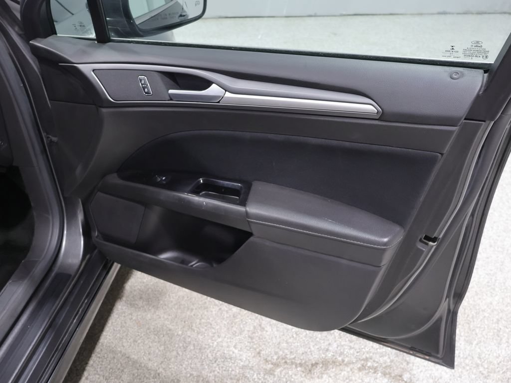 Used 2016 Ford Fusion SE FWD image 23