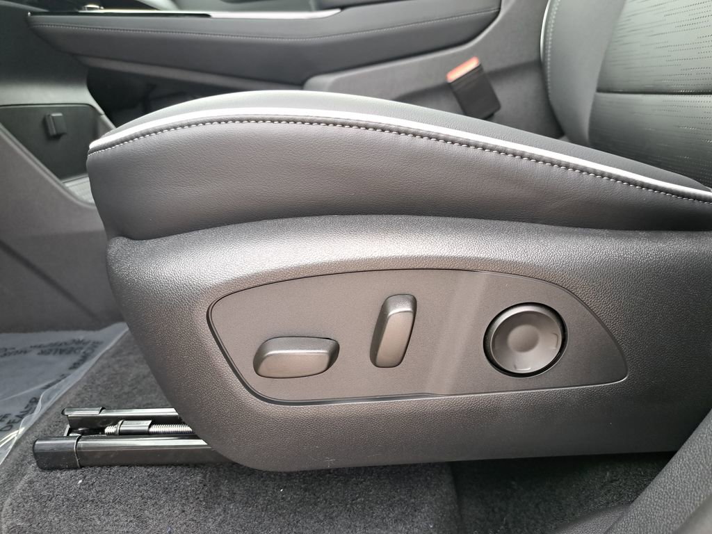 New 2026 Buick Enclave Sport Touring w/ Power Package FWD image 32