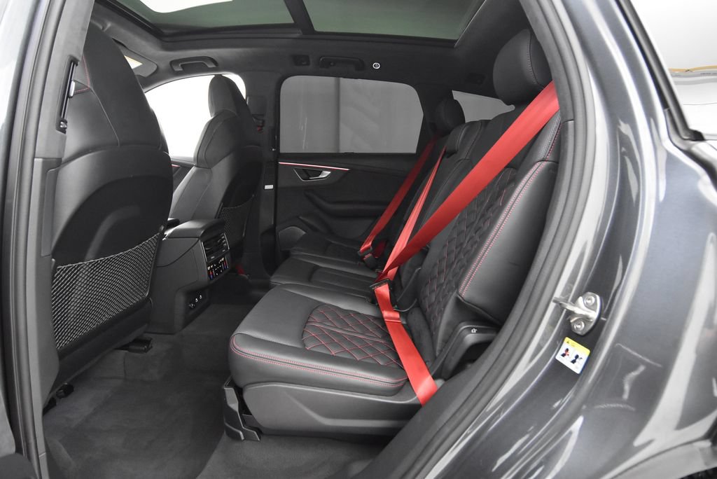 Used 2025 Audi SQ7 Prestige AWD/4WD image 31
