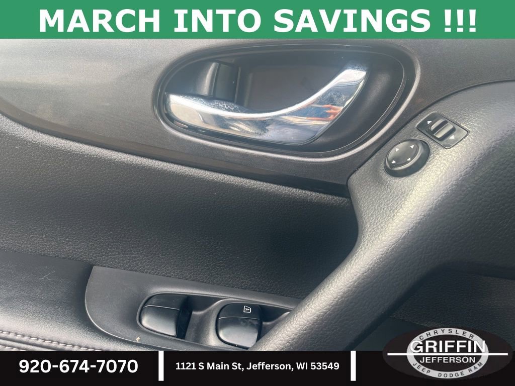 Used 2018 Nissan Rogue SV image 15